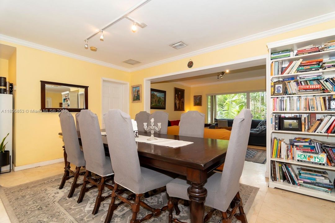 Под контрактом: $1,340,000 (4 спален, 3 ванн, 2882 Квадратных фут)