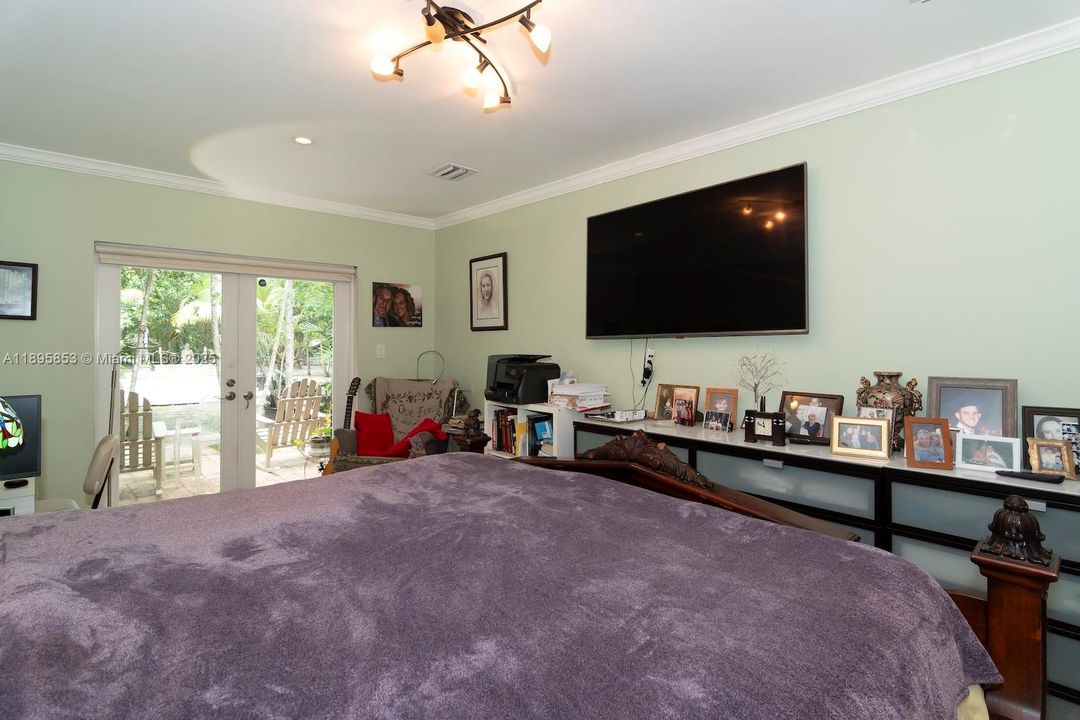 Под контрактом: $1,340,000 (4 спален, 3 ванн, 2882 Квадратных фут)