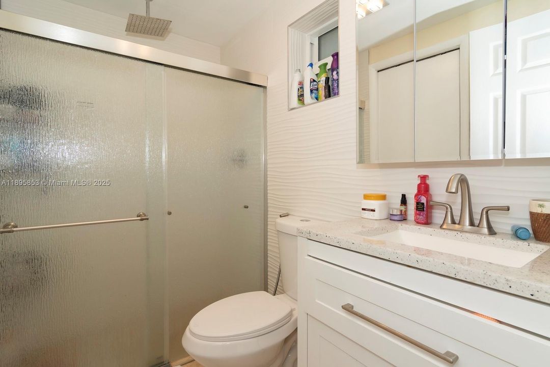 Под контрактом: $1,340,000 (4 спален, 3 ванн, 2882 Квадратных фут)