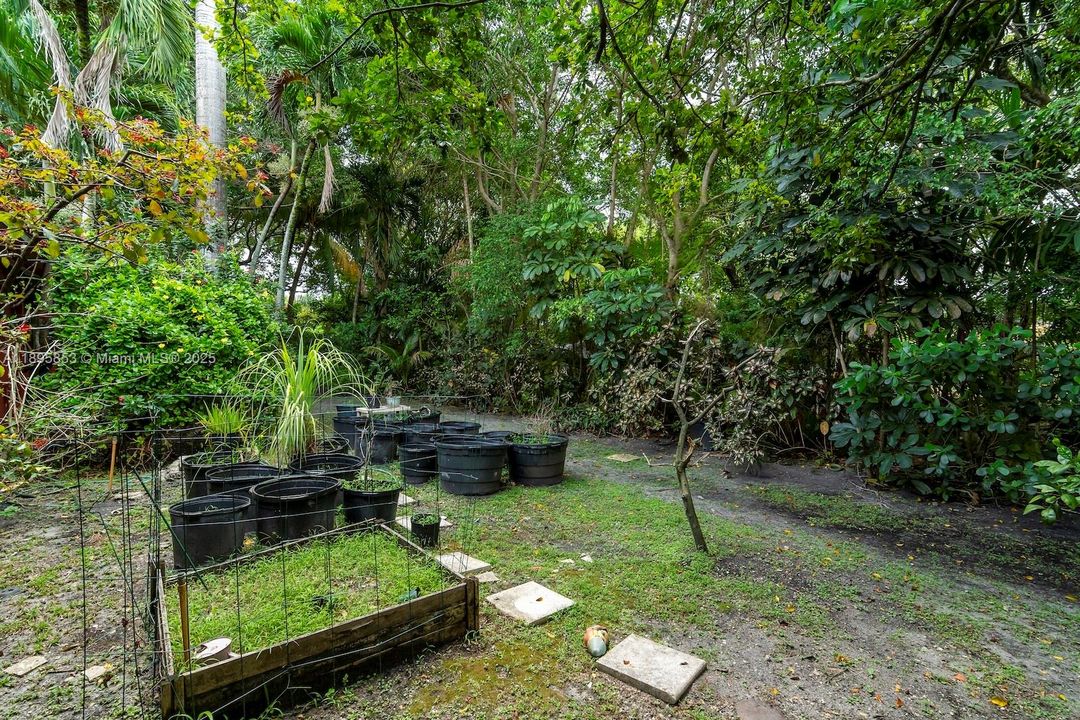 Под контрактом: $1,340,000 (4 спален, 3 ванн, 2882 Квадратных фут)