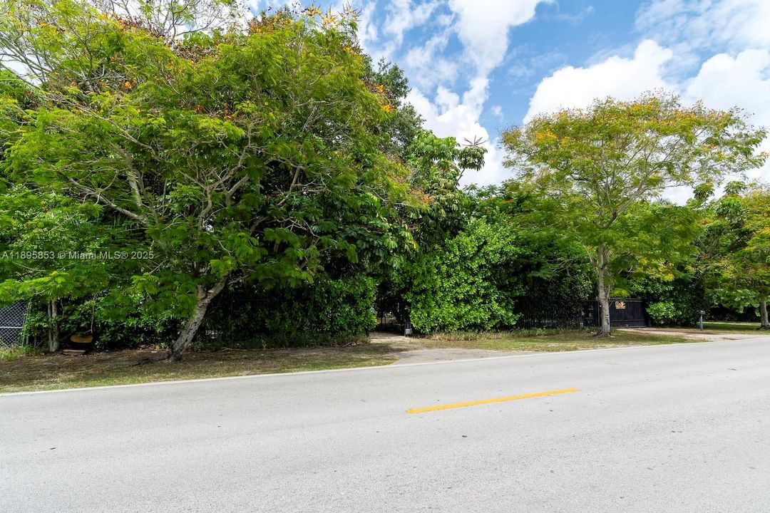 Под контрактом: $1,340,000 (4 спален, 3 ванн, 2882 Квадратных фут)