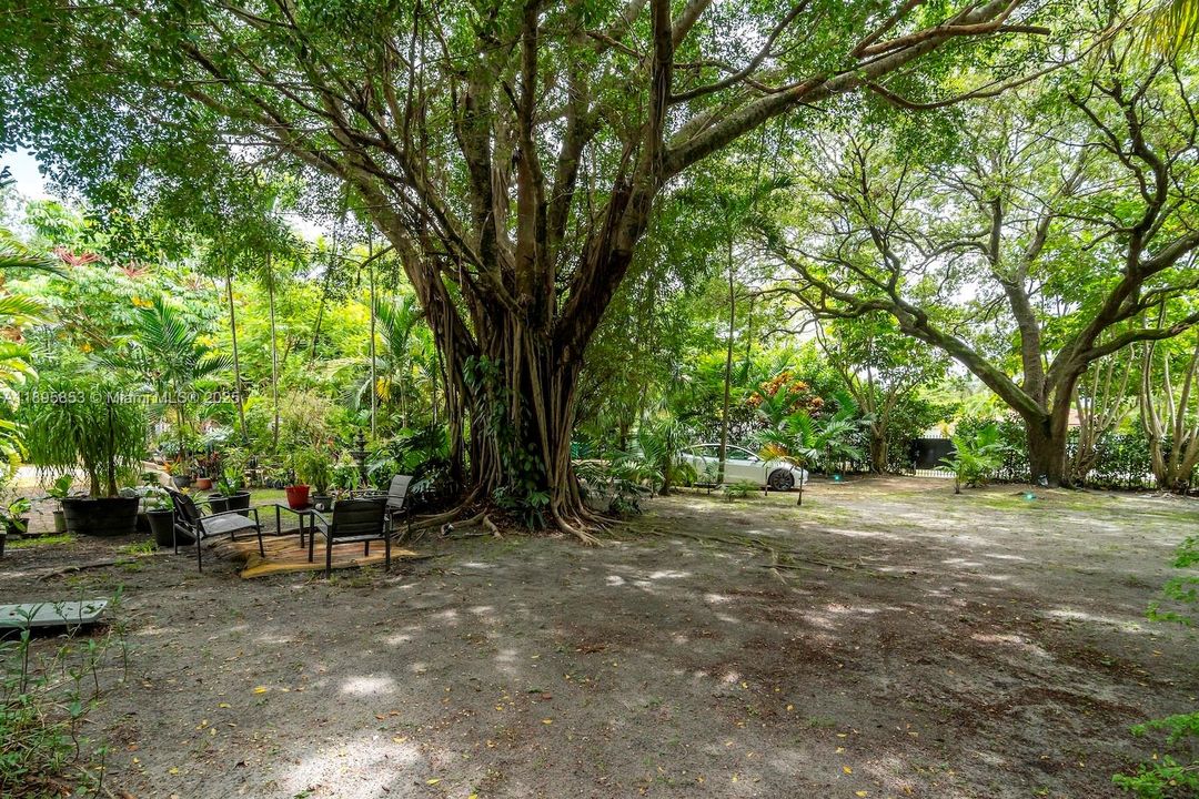 Под контрактом: $1,340,000 (4 спален, 3 ванн, 2882 Квадратных фут)