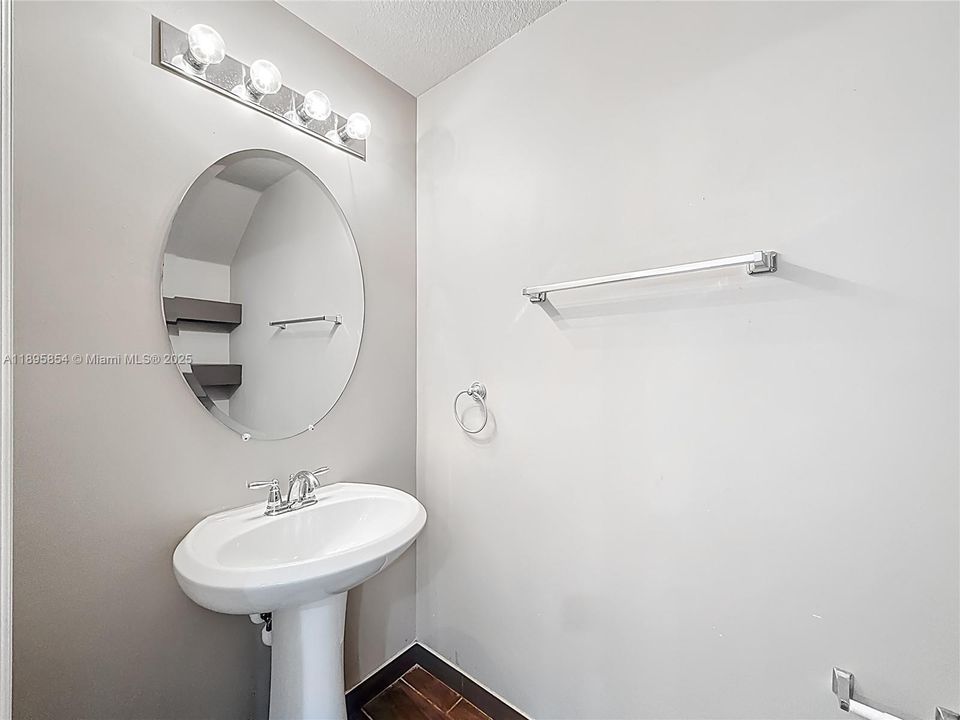 На продажу: $405,000 (3 спален, 2 ванн, 1420 Квадратных фут)