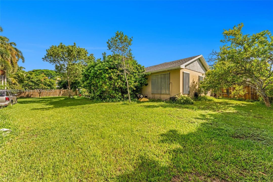 Active With Contract: $699,000 (3 beds, 2 baths, 1304 Square Feet)