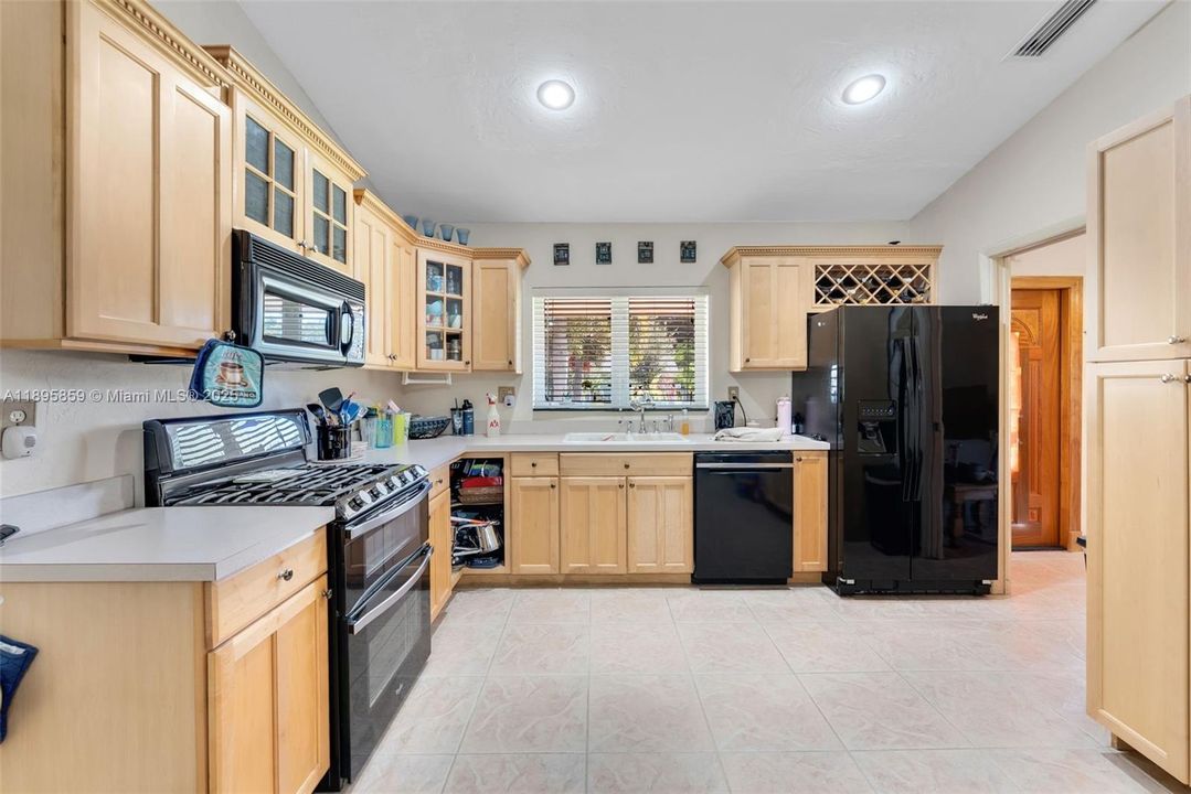 Active With Contract: $699,000 (3 beds, 2 baths, 1304 Square Feet)