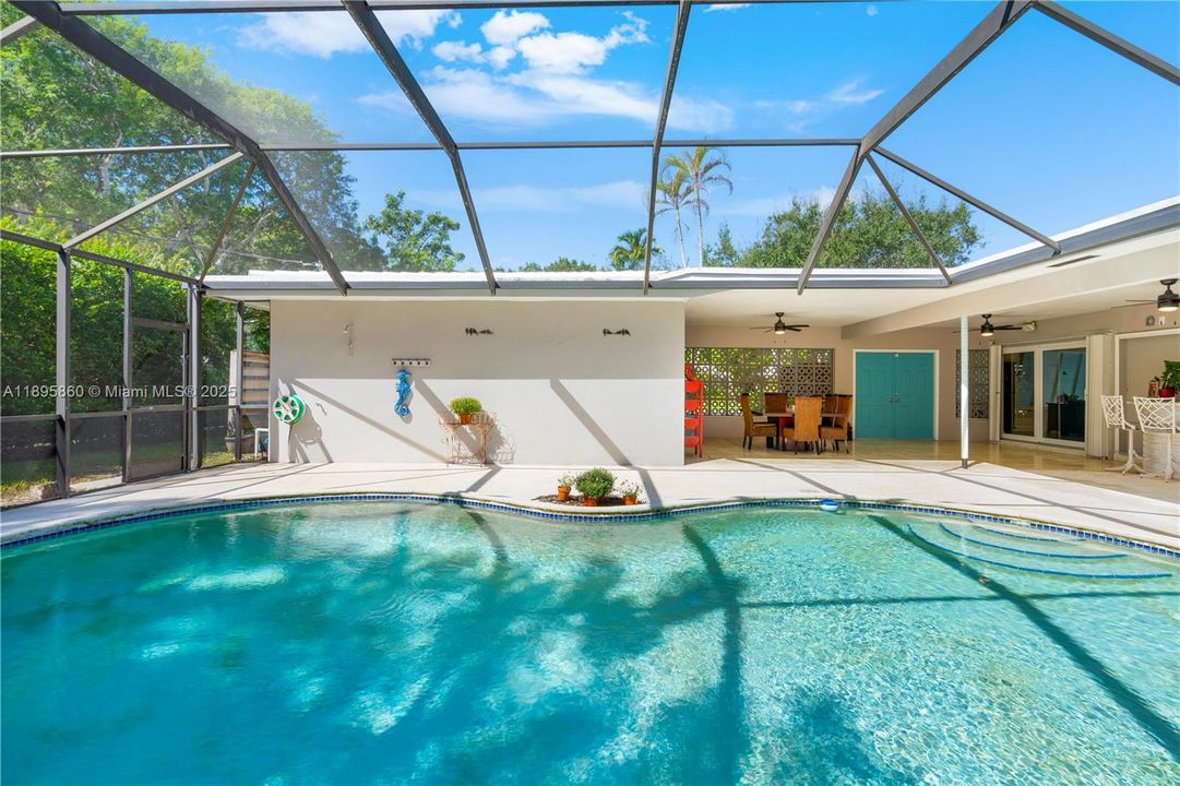 Active With Contract: $979,000 (3 beds, 2 baths, 1592 Square Feet)