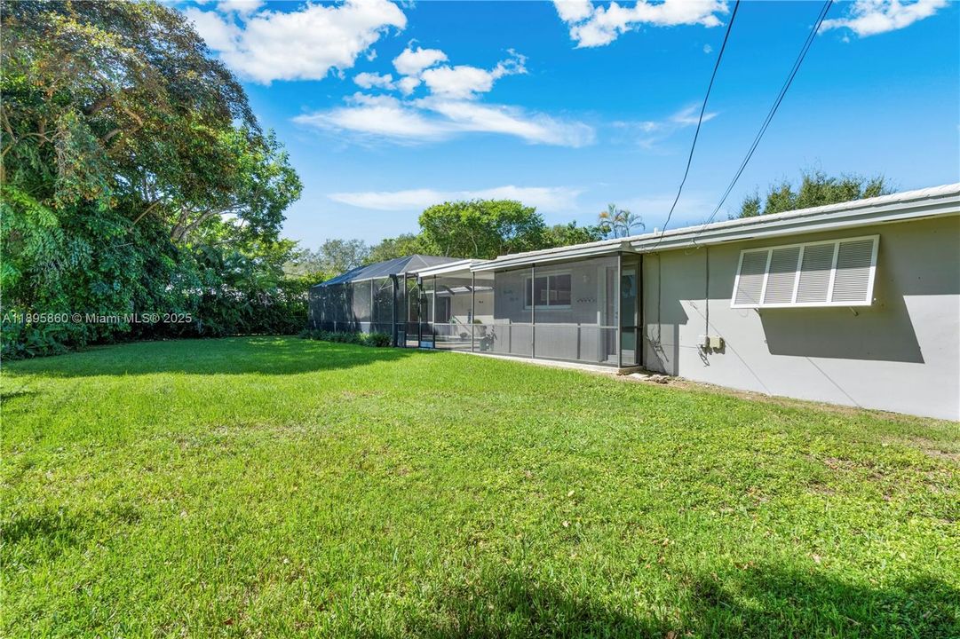 Active With Contract: $979,000 (3 beds, 2 baths, 1592 Square Feet)