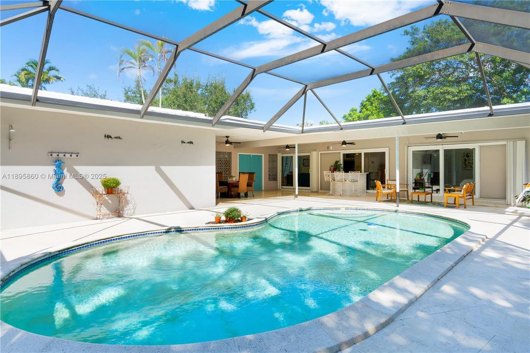 Active With Contract: $979,000 (3 beds, 2 baths, 1592 Square Feet)