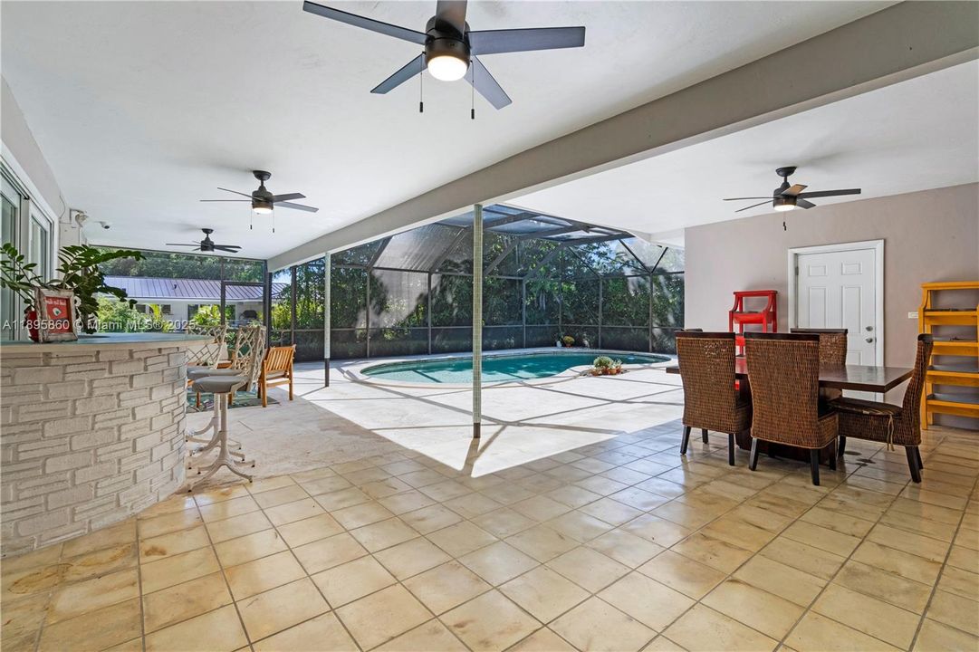 Active With Contract: $979,000 (3 beds, 2 baths, 1592 Square Feet)