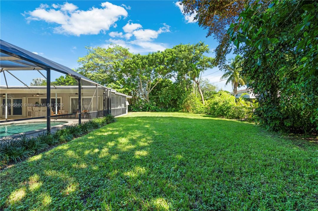 Active With Contract: $979,000 (3 beds, 2 baths, 1592 Square Feet)