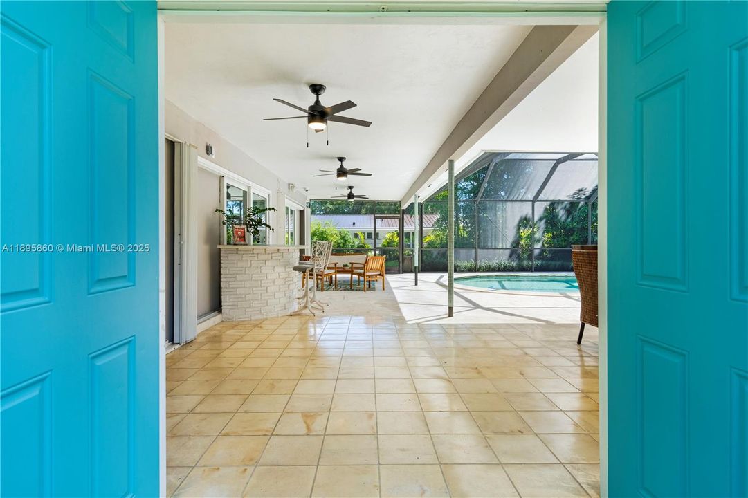 Active With Contract: $979,000 (3 beds, 2 baths, 1592 Square Feet)