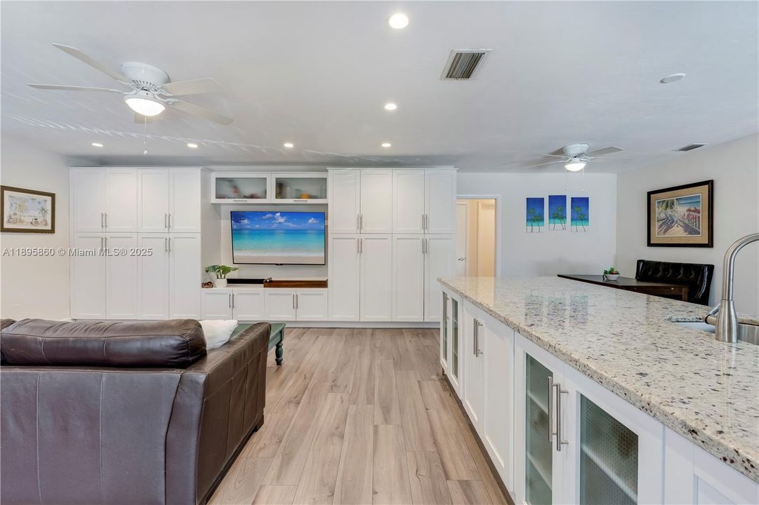 Active With Contract: $979,000 (3 beds, 2 baths, 1592 Square Feet)