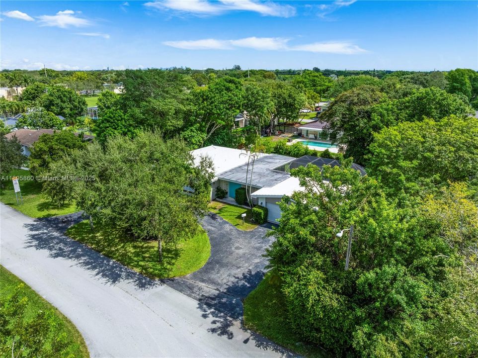 Active With Contract: $979,000 (3 beds, 2 baths, 1592 Square Feet)