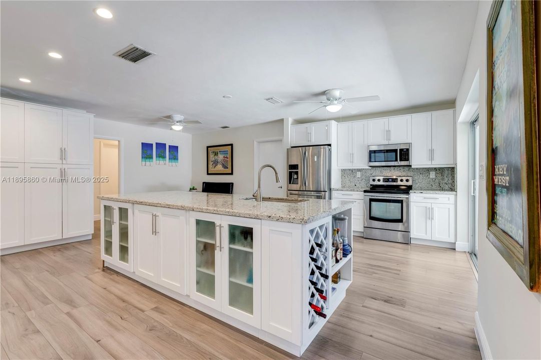 Active With Contract: $979,000 (3 beds, 2 baths, 1592 Square Feet)