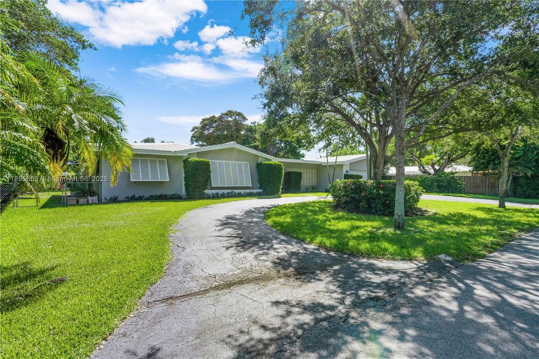 Active With Contract: $979,000 (3 beds, 2 baths, 1592 Square Feet)