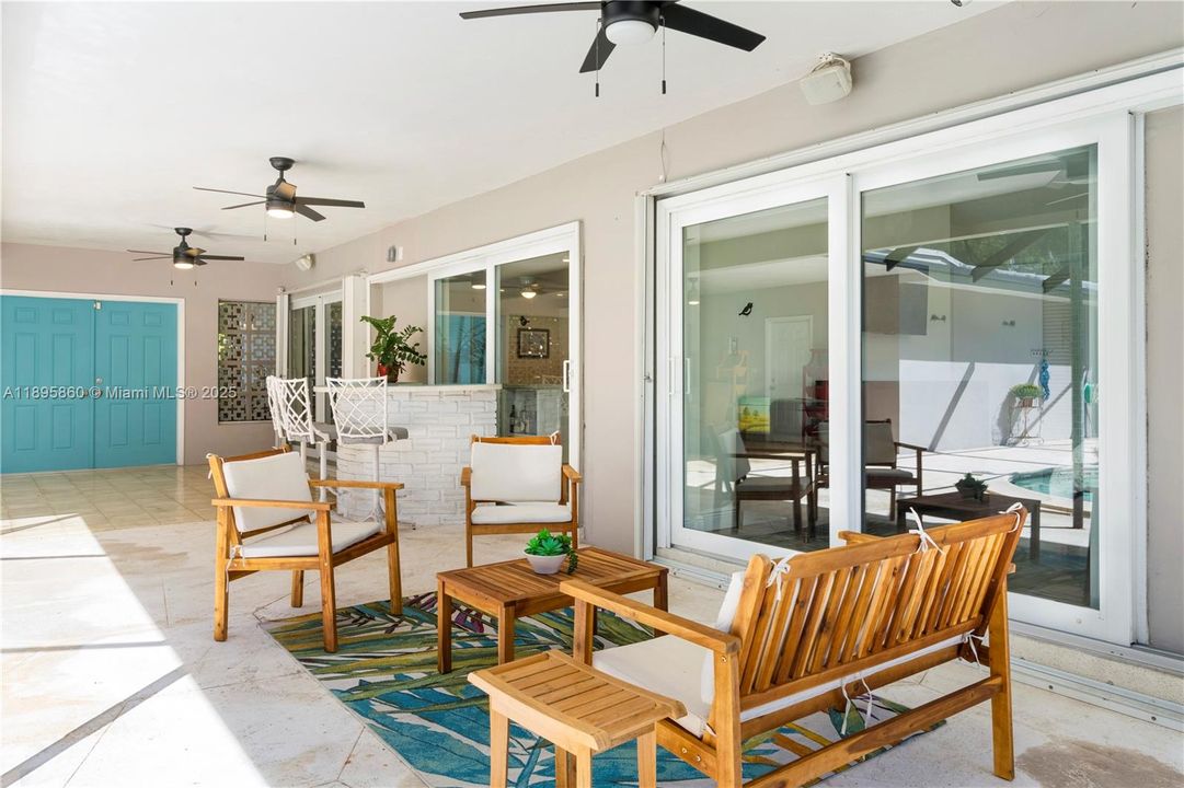 Active With Contract: $979,000 (3 beds, 2 baths, 1592 Square Feet)