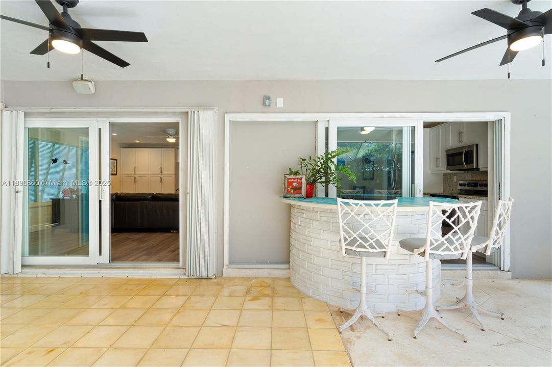 Active With Contract: $979,000 (3 beds, 2 baths, 1592 Square Feet)