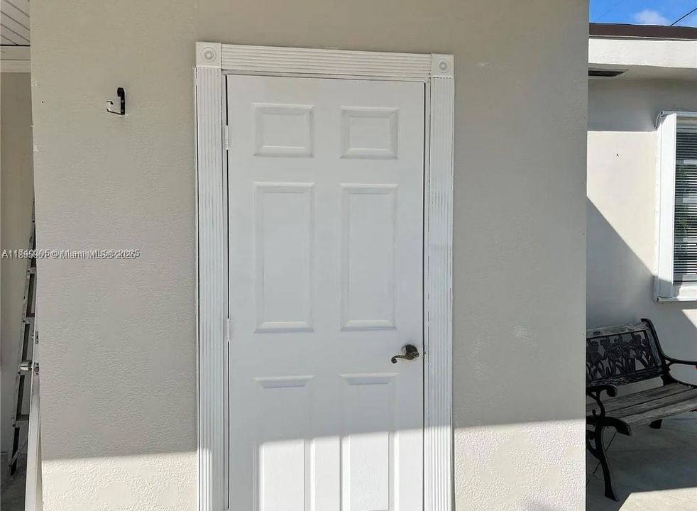 Recently Rented: $2,350 (2 beds, 1 baths, 1864 Square Feet)