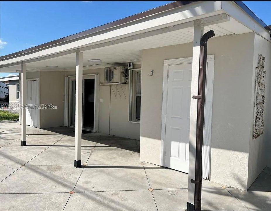 Recently Rented: $2,350 (2 beds, 1 baths, 1864 Square Feet)