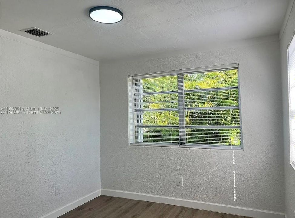 Recently Rented: $2,350 (2 beds, 1 baths, 1864 Square Feet)