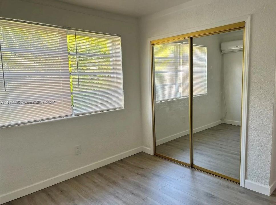 Recently Rented: $2,350 (2 beds, 1 baths, 1864 Square Feet)