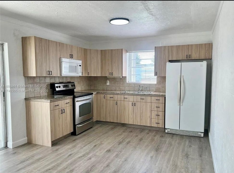 Recently Rented: $2,350 (2 beds, 1 baths, 1864 Square Feet)
