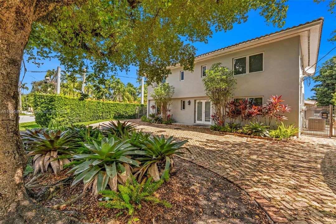 For Sale: $3,499,000 (0 beds, 0 baths, 3740 Square Feet)