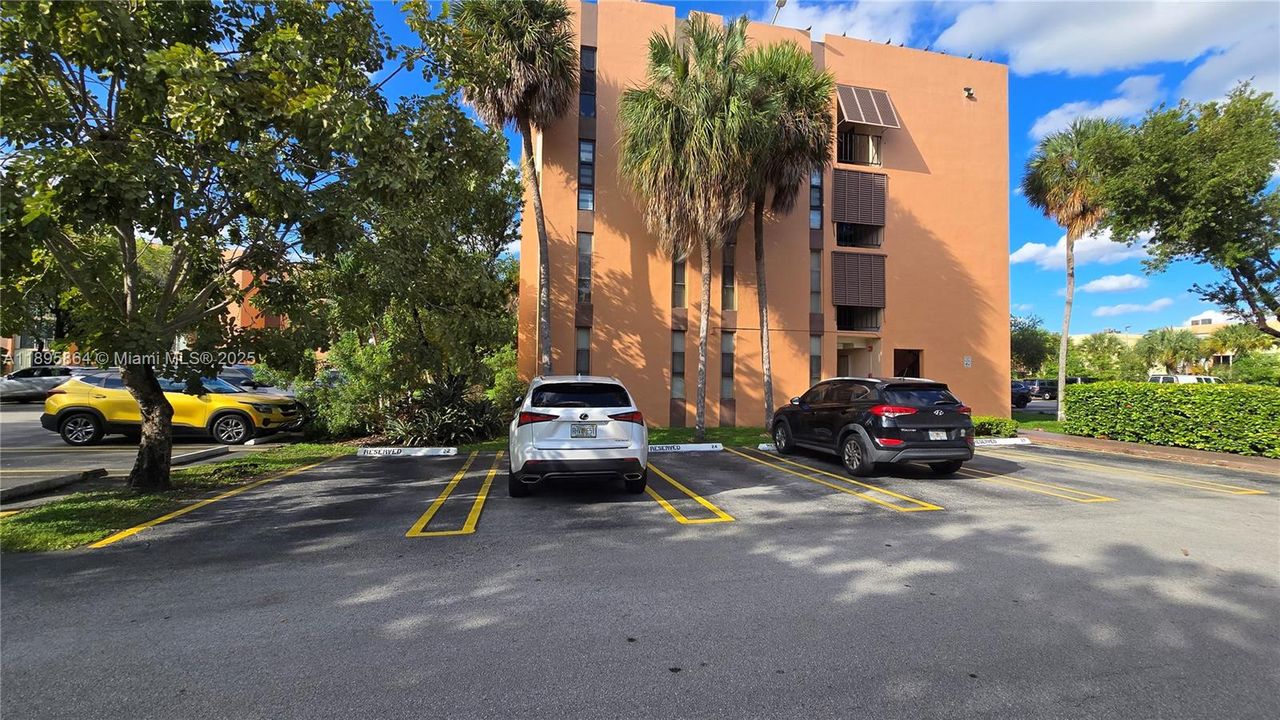 For Rent: $2,300 (2 beds, 1 baths, 946 Square Feet)