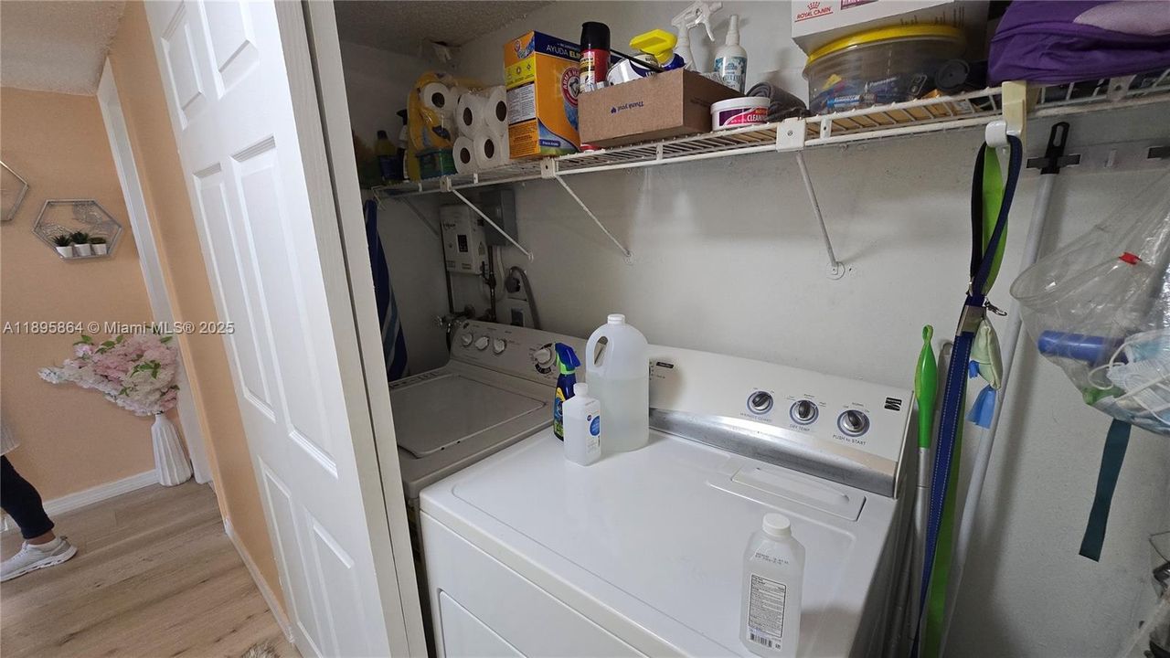 For Rent: $2,300 (2 beds, 1 baths, 946 Square Feet)