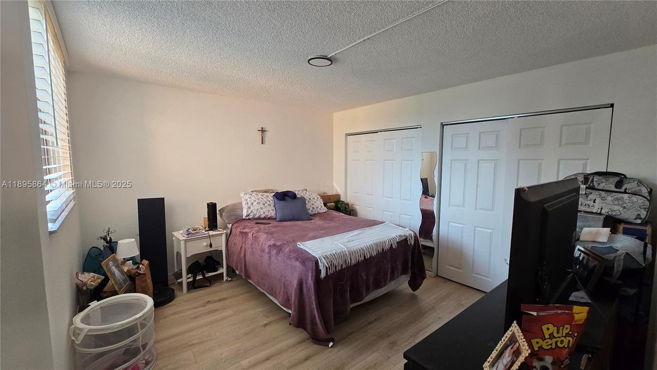 For Rent: $2,300 (2 beds, 1 baths, 946 Square Feet)