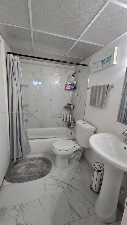 For Rent: $2,300 (2 beds, 1 baths, 946 Square Feet)