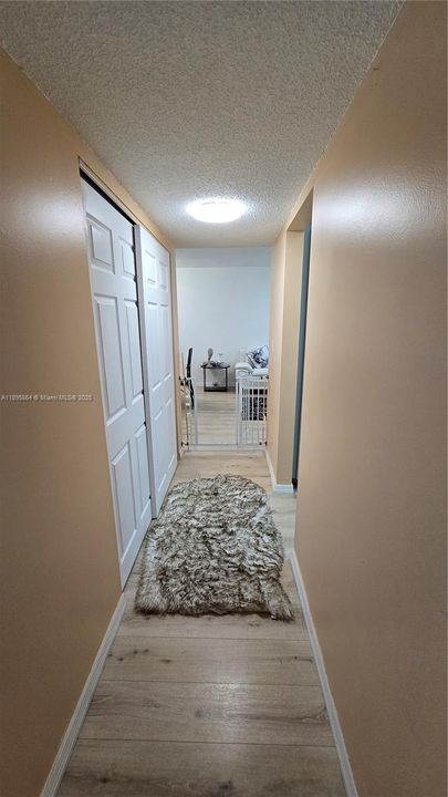 For Rent: $2,300 (2 beds, 1 baths, 946 Square Feet)