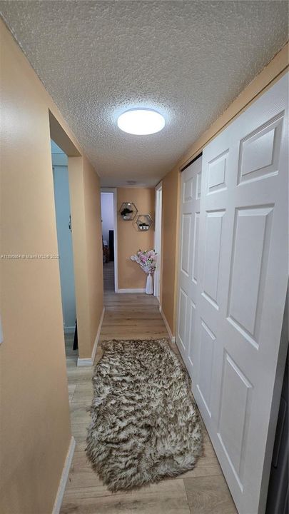 For Rent: $2,300 (2 beds, 1 baths, 946 Square Feet)