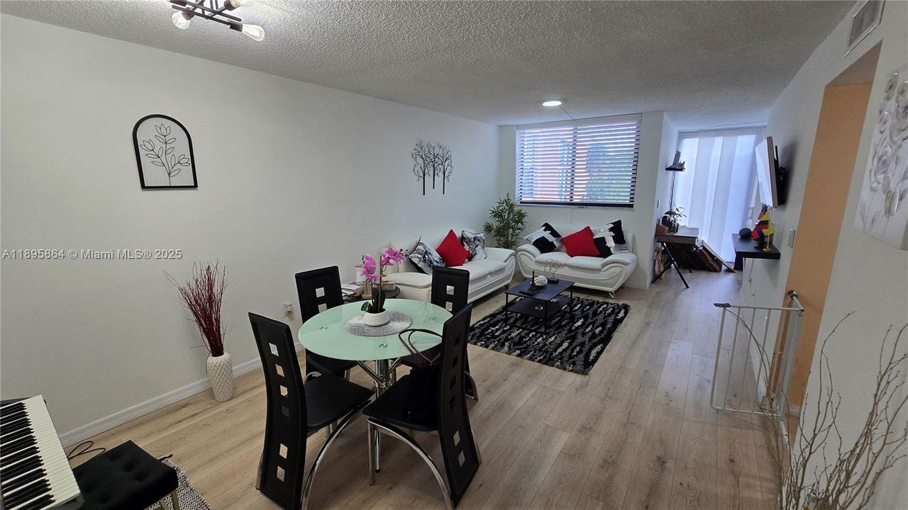 For Rent: $2,300 (2 beds, 1 baths, 946 Square Feet)