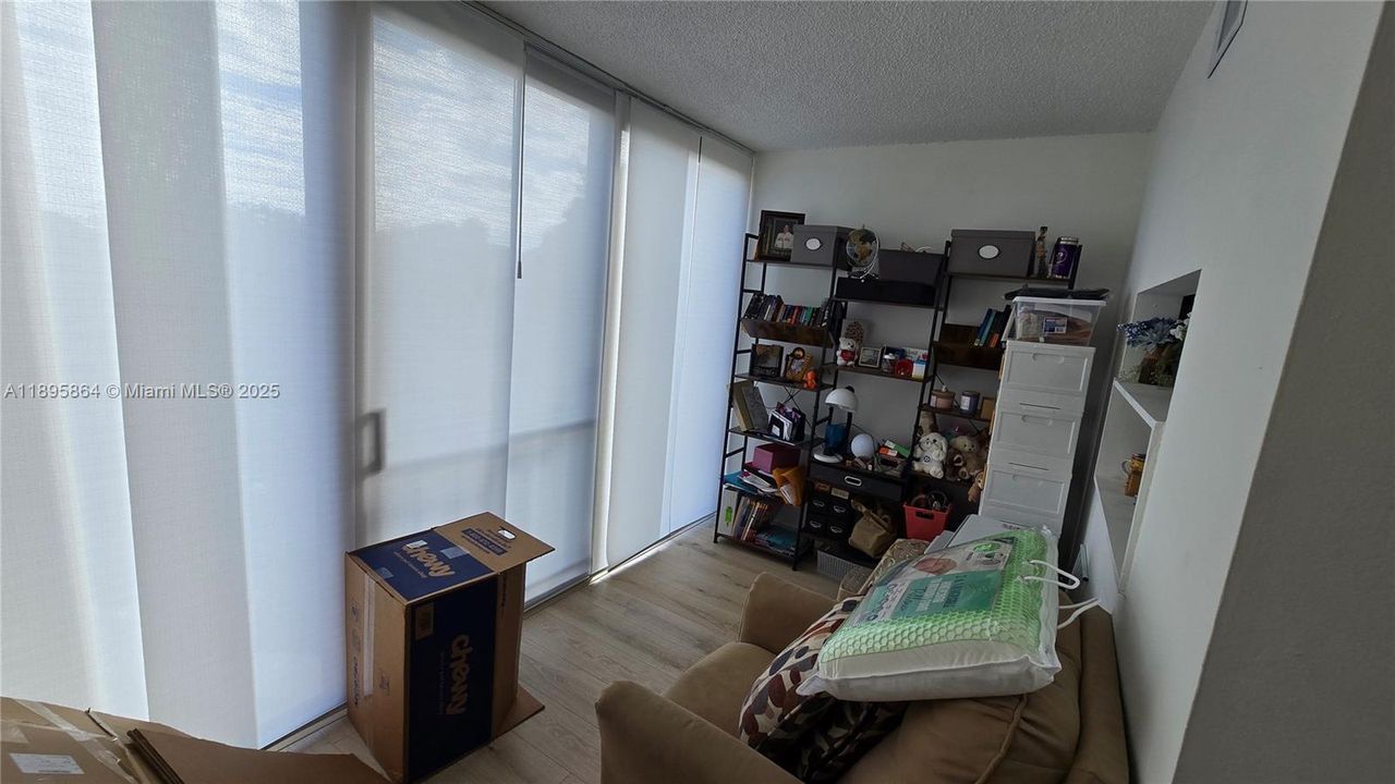 For Rent: $2,300 (2 beds, 1 baths, 946 Square Feet)