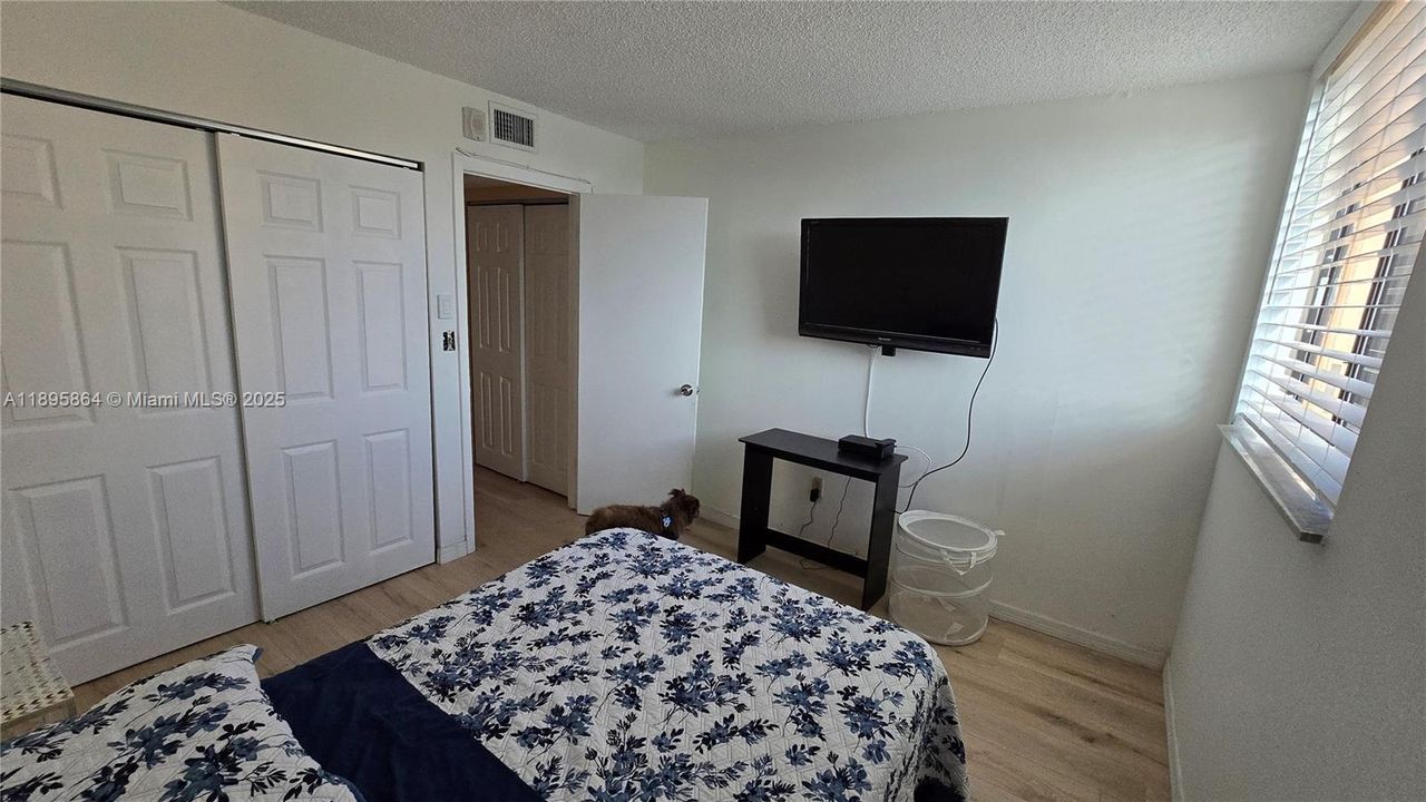 For Rent: $2,300 (2 beds, 1 baths, 946 Square Feet)