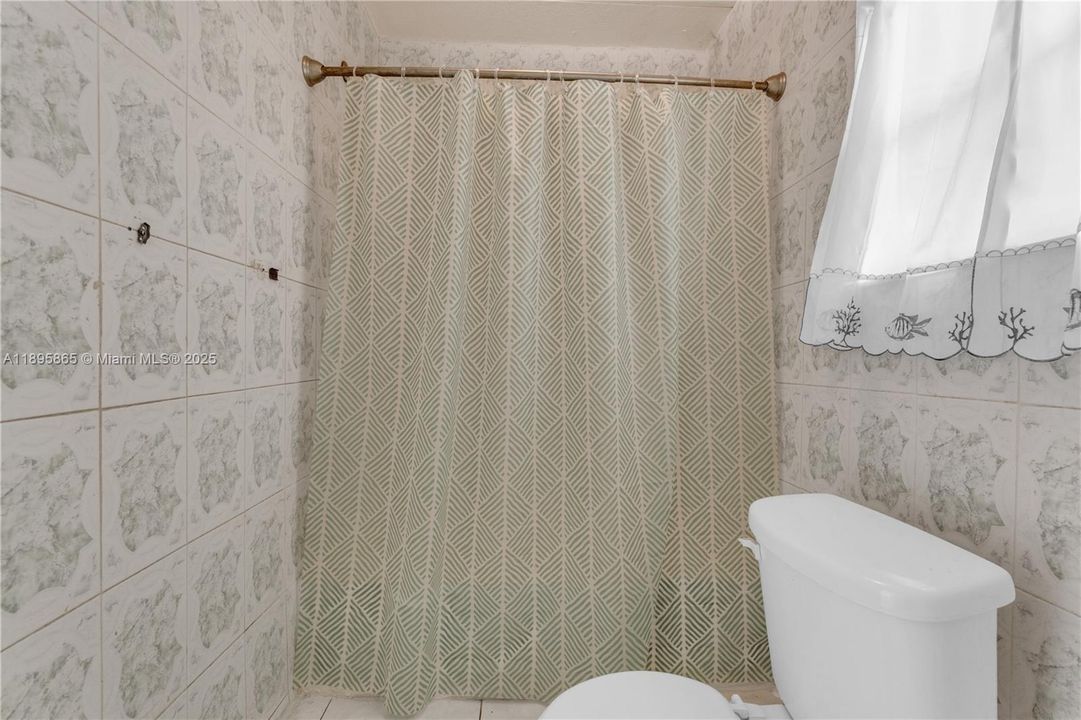 For Sale: $378,000 (4 beds, 2 baths, 1162 Square Feet)