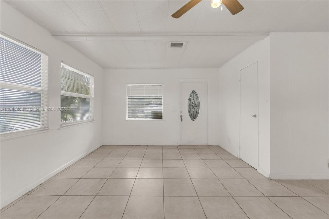 For Sale: $378,000 (4 beds, 2 baths, 1162 Square Feet)