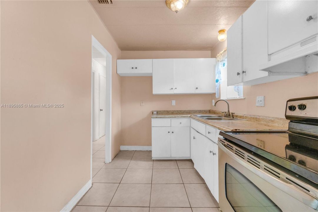 For Sale: $378,000 (4 beds, 2 baths, 1162 Square Feet)