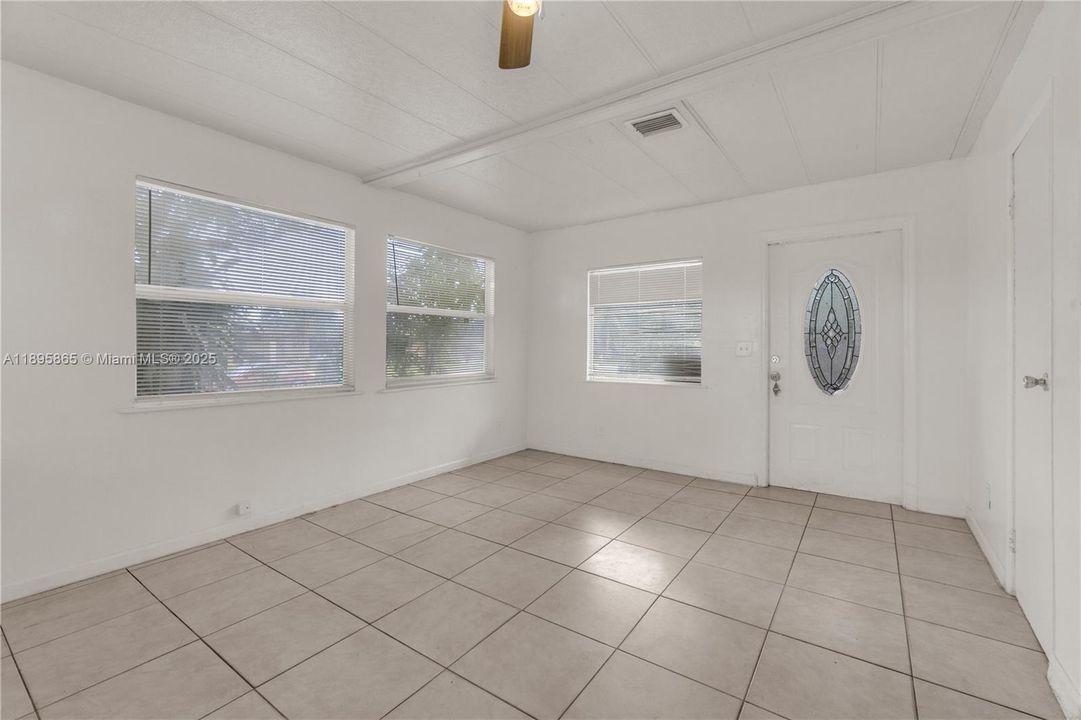 For Sale: $378,000 (4 beds, 2 baths, 1162 Square Feet)