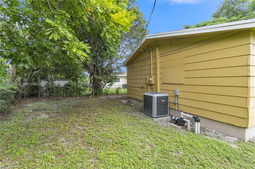 For Sale: $378,000 (4 beds, 2 baths, 1162 Square Feet)