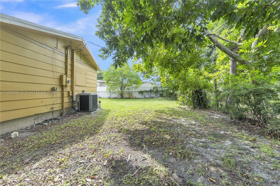 For Sale: $378,000 (4 beds, 2 baths, 1162 Square Feet)