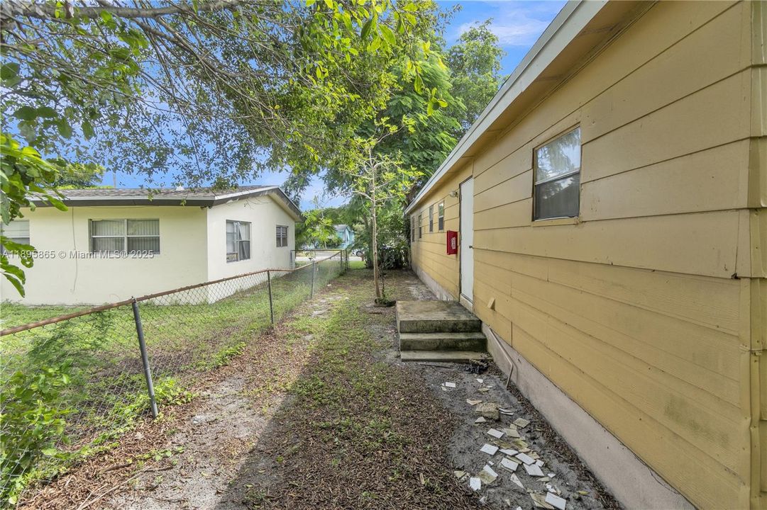 For Sale: $378,000 (4 beds, 2 baths, 1162 Square Feet)