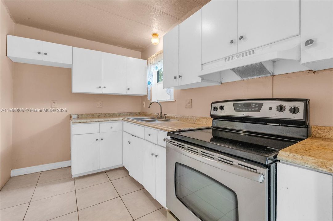 For Sale: $378,000 (4 beds, 2 baths, 1162 Square Feet)