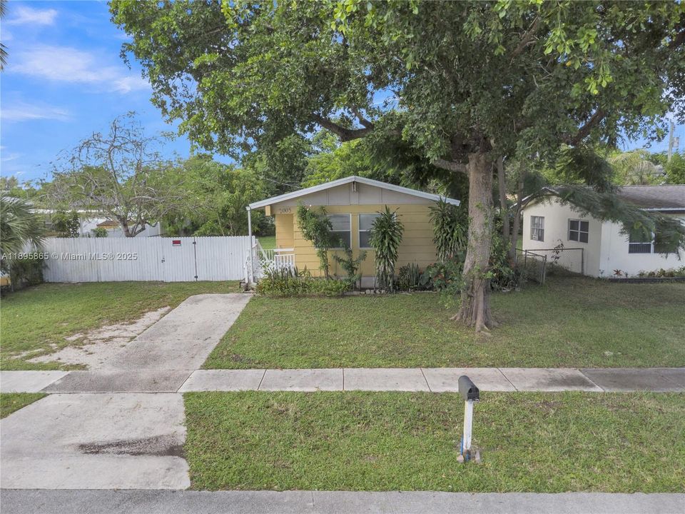 For Sale: $378,000 (4 beds, 2 baths, 1162 Square Feet)