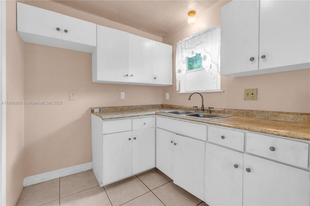 For Sale: $378,000 (4 beds, 2 baths, 1162 Square Feet)