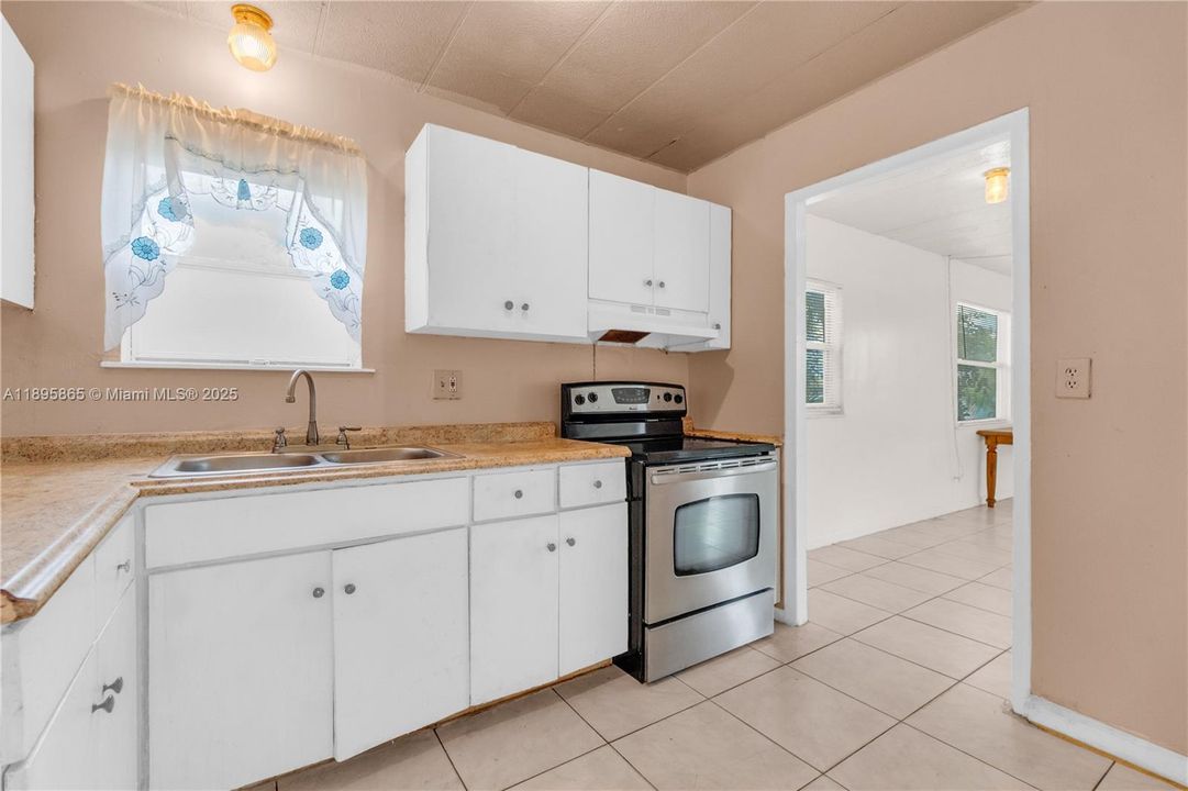 For Sale: $378,000 (4 beds, 2 baths, 1162 Square Feet)
