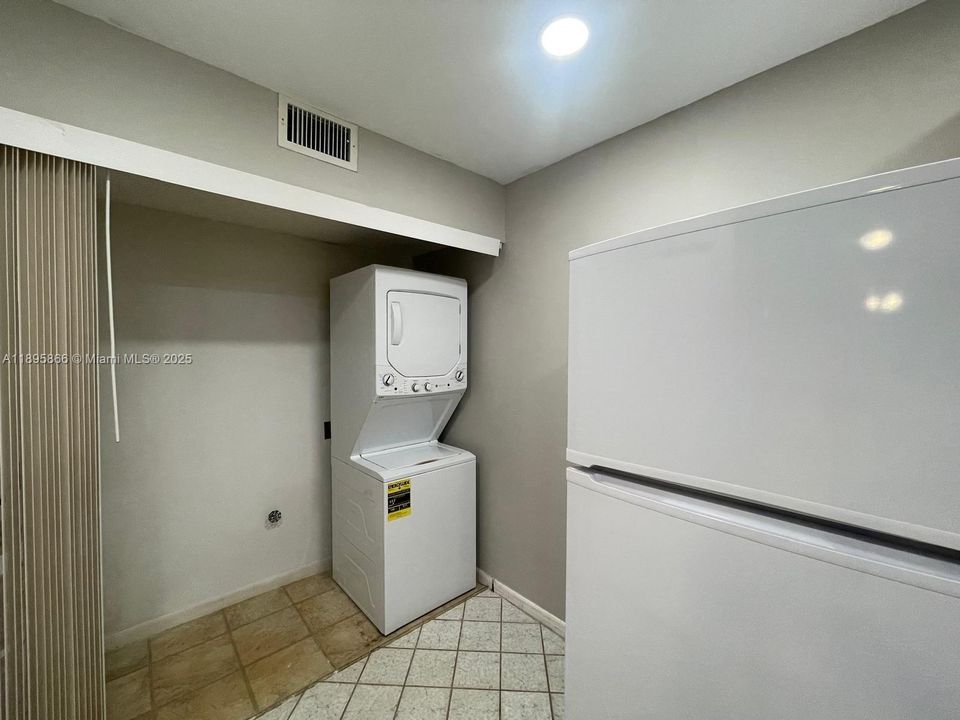 Recently Rented: $1,800 (2 beds, 2 baths, 1000 Square Feet)