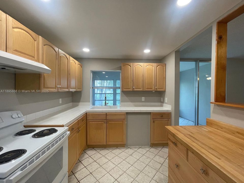 Recently Rented: $1,800 (2 beds, 2 baths, 1000 Square Feet)