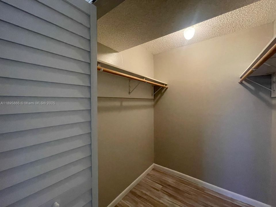 Recently Rented: $1,800 (2 beds, 2 baths, 1000 Square Feet)